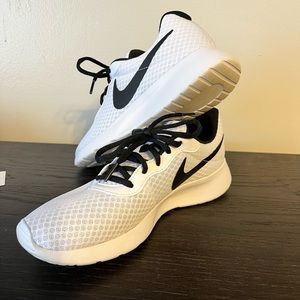 Nike Free Tennis Shies Size 8